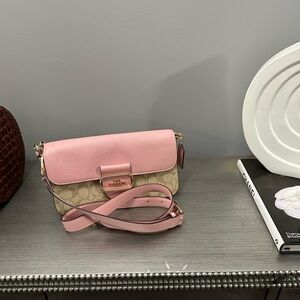 Morgan Shoulder Bag In Signature Canvas